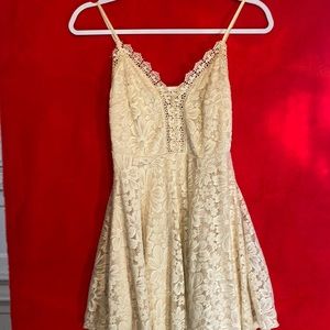 Olive Tree Off White Floral short dress size S